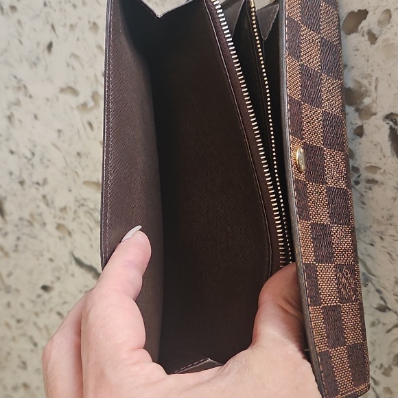 Louis Vuitton Damier Sarah Long Wallet - Picture 12 of 17